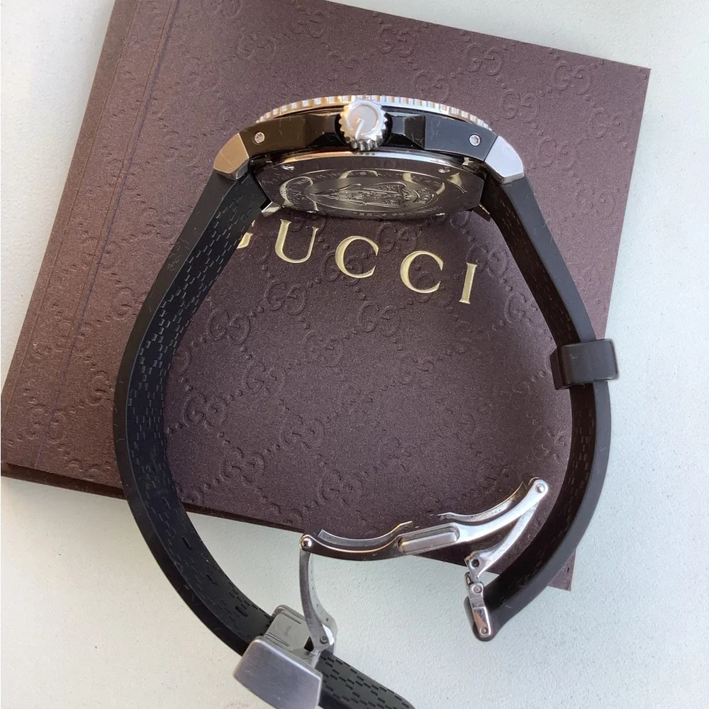 BIG and BEAUTIFUL GUCCI watch🌟🌟🌟